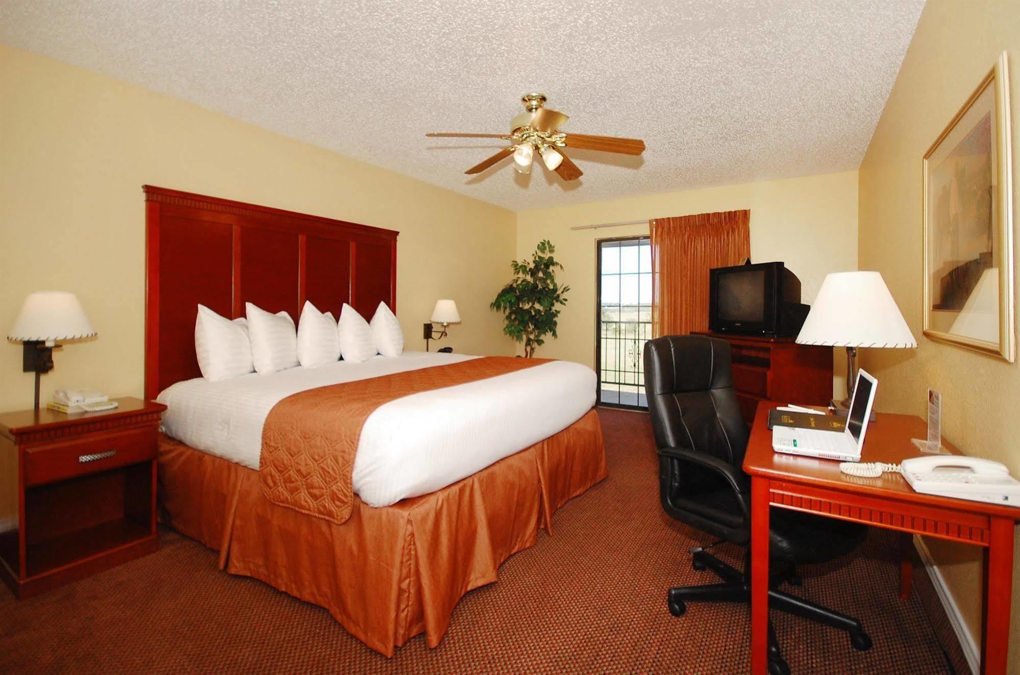 Red Roof Inn & Suites Sulphur Springs Exterior foto